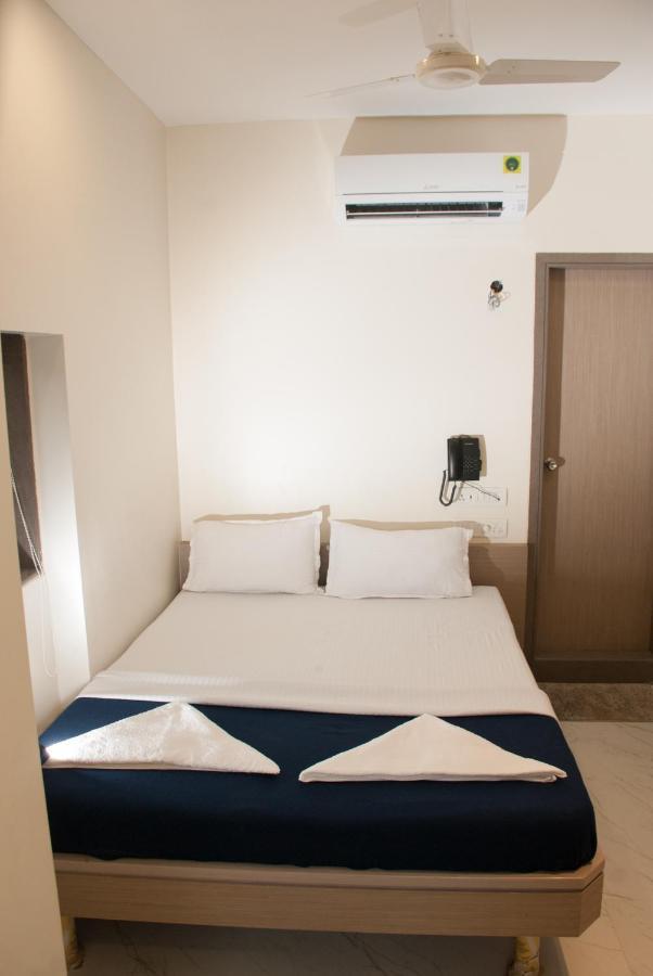 City Hotel Mumbai Exteriör bild