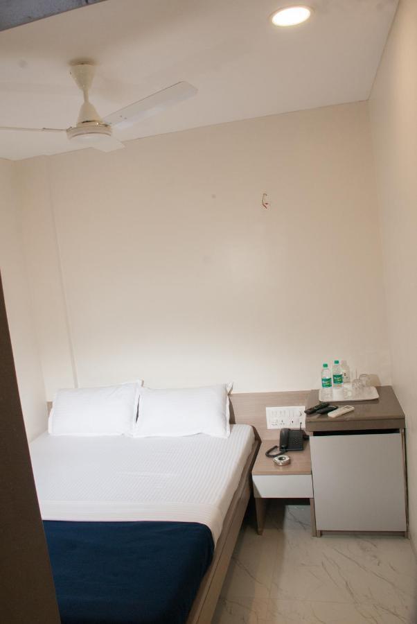 City Hotel Mumbai Exteriör bild